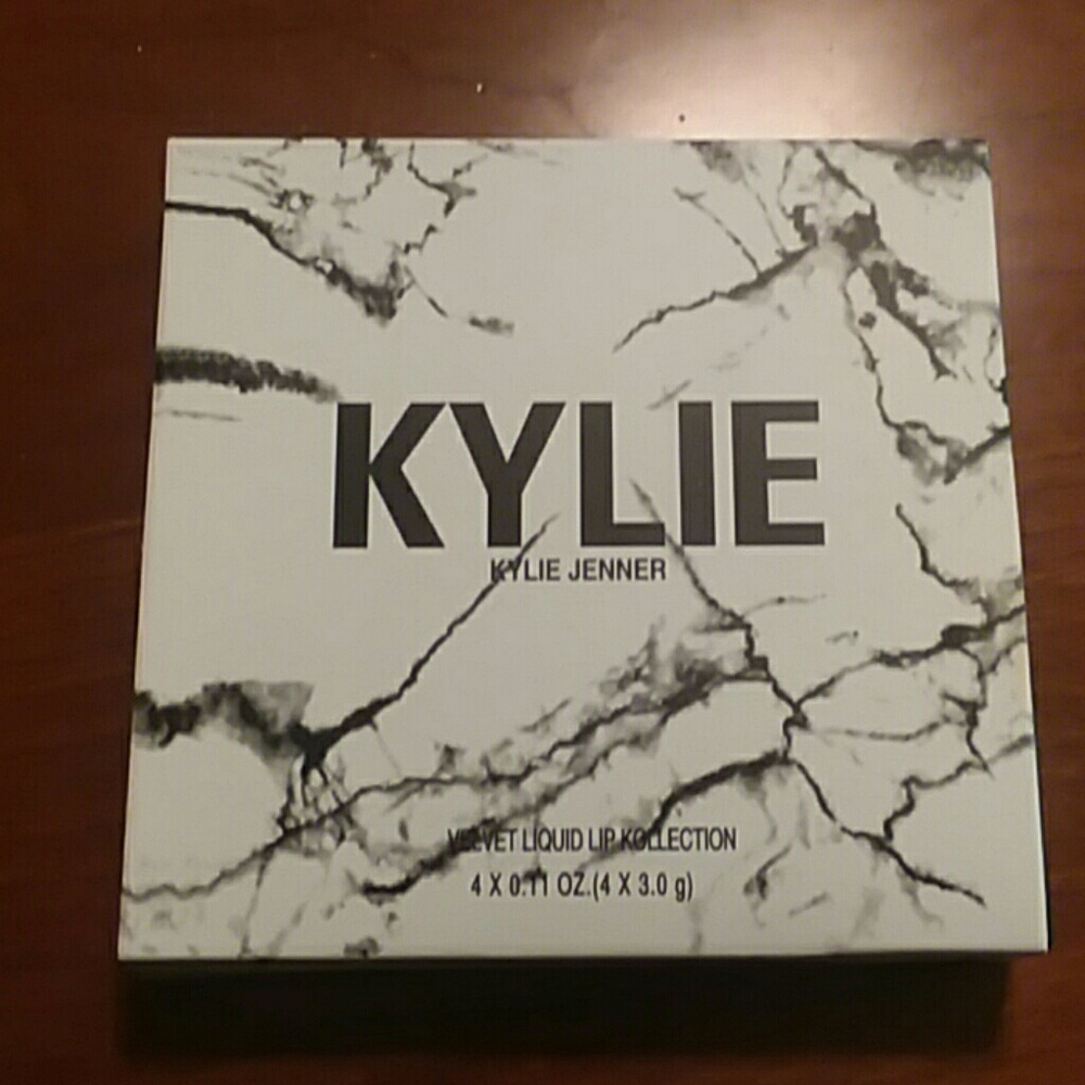 Kylie Jenner liquid lipstick set